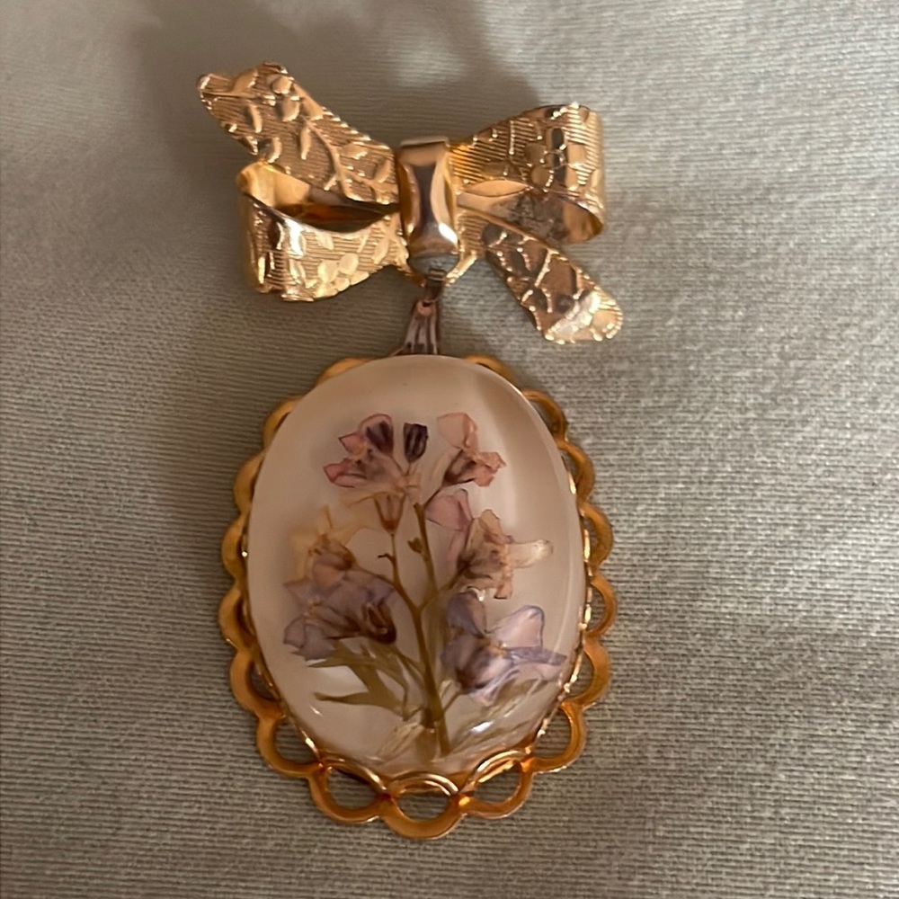 Vintage Floral Brooch Resin Pressed Real Flowers Pin gold tone